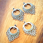 ¥300☆【4個セット】ヴィンテージシルバーのジャラジャラ♪アクセサリー専用透かしチャーム