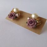 バラとパールのビジューピアス【樹脂ピアス】紫