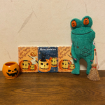 ハロウィンケロウィン(ハロウィン柄陶器タイル、ほうき付き)