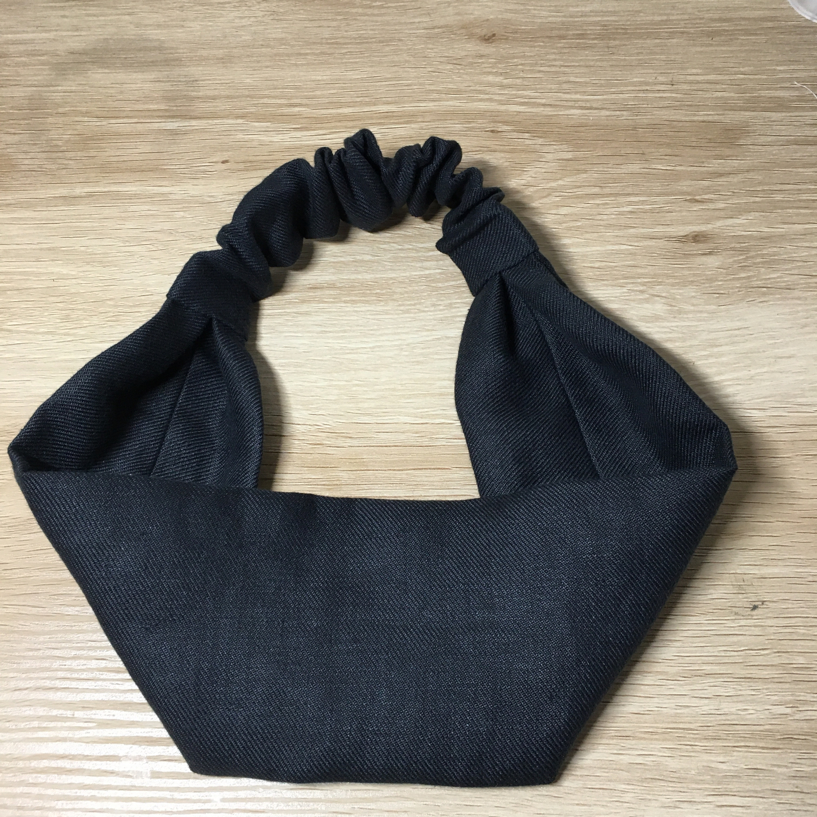 ヘアバンドタイプの三角巾（ちょうちょ刺繍）大人用　子ども用 ヘアバンドタイプの三角巾（ちょうちょ刺繍）大人／子どもサイズ
