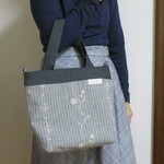 刺繍のステキなファスナー付きトートバッグ（M)