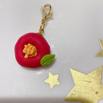 和菓子風⭐️和菓子教室で作った椿の上生チャーム(葉付き)