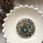 リネン生地刺繍のブローチ