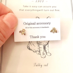 蜂ピアス　チタンピアス