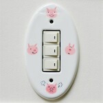 スイッチカバー　楕円３つ口用（ブタさん）614701
