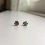14kgf`トルマリンクオーツ4ｍｍ　シンプルピアス  ファセットカット　グリーン
