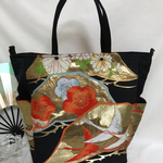 帯バッグ　2way トートバッグ／ショルダーバッグ　黒地に飛鶴紅白枝梅菊花文B