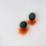 グリーンベロア&オレンジファー　イヤリング