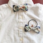 再販♡ママとお揃い♡男の子だってリバティ♡ネイビー×エデナムのおしゃれキッズ蝶ネクタイ&選べるママ用ヘアアクセサリーset୨୧ 