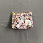 【t様オーダー品】ume＊mew ラミネートポーチ（お花畑の黒猫）