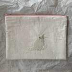 白猫刺繍ファスナーポーチ　生成り