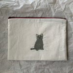 グレー猫刺繍ファスナーポーチ　生成り