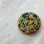 金木犀 刺繍木枠ブローチ