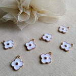  15×13mm　お花のチャーム　ホワイト１０個セット　B251 