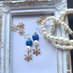再販♬送料無料！✴︎雪の結晶❄️&宇宙色ビーズ&ガラスパール✴︎✴︎ピアス⁑イヤリング✴︎