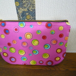 USA生地　ポップな水玉いっぱい柄のポーチ