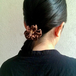 革のナチュラルお花ヘアゴム・キャメル(レザー)