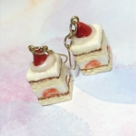 スクエアショートケーキのピアス