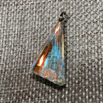 夕虹 ブルーレッドオレンジ 三角ペンダントトップ VD-406