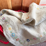 手刺繍リネンのクロス