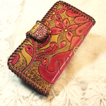 鮮やか革細工スマホケース
