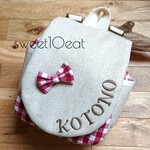 お名前刺繍入りリボンブローチ付きベビーリュック「赤チェック」