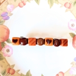 チョコレートみたいなタイルのバレッタ