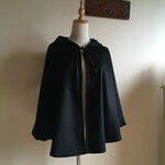 カシミヤウール黒で作ったフードケープ
