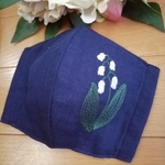【新作❤️】秋におすすめ　Ｗガーゼ　刺繍　マスク　すずらん　紺　お花　秋用マスク　刺繍　刺繍マスク　Ｗガーゼマスク　秋　おしゃれマスク　秋マスク　結婚式　冠婚葬祭　大人用マスク　