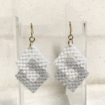 2連に見えるビーズのピアス　イヤリング　ノンホールピアス