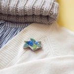 優しいブルーベリー　(手刺繍ブローチ)