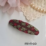 赤の実のリース　花刺繍　バレッタ(中)