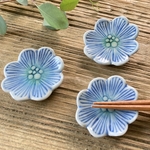 青いお花の箸置き