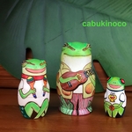 カエルの歌が聴こえてきそう🎶　カエルマトリョーシカ