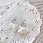 【パール地】花弁×ミニフープのピアス＆イヤリング