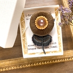 まんまるスプレーマムの刺繍ブローチ＊ビジューブラウン