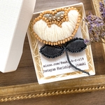 ふっくら毛糸のクリスマスローズの刺繍ブローチ＊アイボリー×キャメル