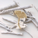 イチョウと猫の刺繍ブローチ