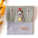🆕刺繍　ノルウェージャンフォレストキャット×グレンチェック　サニタリーポーチ　フラットポーチ