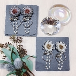 おおぶりシルバーフラワーとパールのピアス　イヤリング