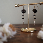 オニキスピアス