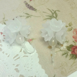 ゆめいろこでまりのピアス(ホワイト）