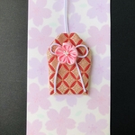 元巫女が作る花のお守り袋（赤格子）