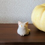 金目の土にゃんこ