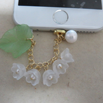 すずらんの携帯アクセサリー