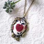 秋の感謝セール！手刺繍ペンダント・ネックレス★大人なアップル🍎