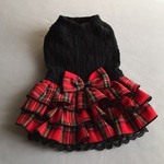 黒のアラン編み風ニット＊赤系チェック柄フリフリスカートのワンピ