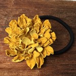 革花のヘアゴム Lサイズ  カラシ