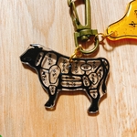 リンネル掲載✨お肉の勉強にもなる✨お肉部位🐃and耳標キーホルダー！