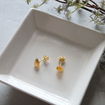 三時のお茶会のオパールピアス【タルト】
